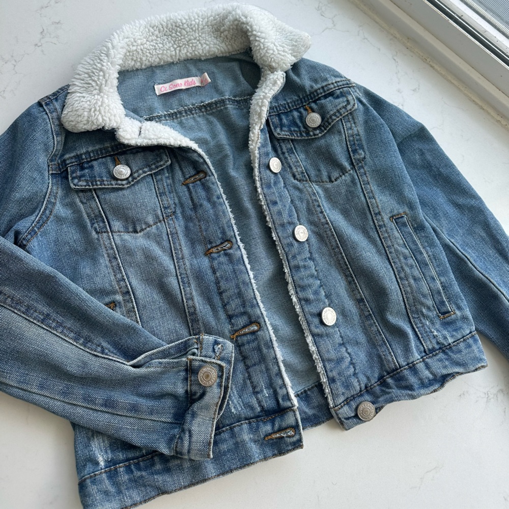 Girls denim jacket with shearling collar. In good condition. Size 10